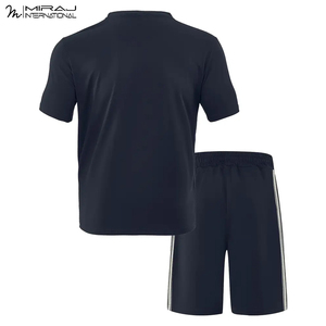 Ensemble de vêtements de sport en tissu respirant, t-shirt et short assortis avec bandes latérales élégantes pour la gym, ensembles de t-shirts courts compressifs - Product Image 2