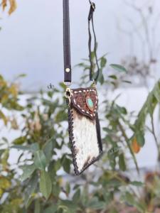 กระเป๋าหนังแกะสลักลายด้วยมือประดับด้วยหินเทอร์ควอยซ์  ขนาดเล็ก ใส่โทรศัพท์ได้ ใช้เป็นกระเป๋าถือหรือกระเป๋าคล้องมือได้ - Product Image 2