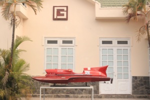 Modelo de Barco de Carreras Clásico Arno XI 1954 Hecho a Mano - Réplica de Hidroavión Italiano Vintage para Decoración de Hogar u Oficina de Lujo - Product Image 1