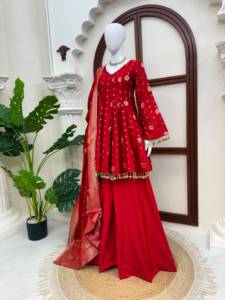 Conjunto de fiesta de diseñador con tejido de encaje de monedas de lujo, top de satén de seda con pantalón palazzo y dupatta, completamente cosido y listo para usar. - Product Image 5