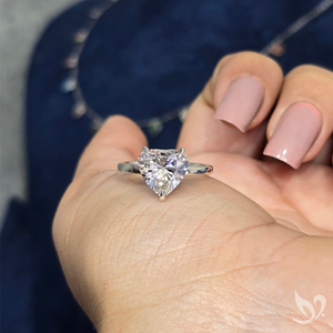 Bague de fiançailles et de mariage solitaire en or blanc massif 18 carats avec diamant de laboratoire taille cœur de 3 carats, certifiée IGI - Product Image 2
