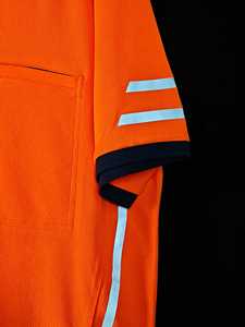 Polo de travail haute visibilité orange personnalisé pour homme PUFFIN SPORTS avec bandes réfléchissantes et poche, uniforme unisexe en polyester - Product Image 5