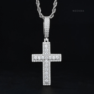 Colgante de Cruz de Plata de Ley 925 con Moissanita, Colgante de Cruz de Moissanita Hecho a Mano con Piedras Engastadas a Mano, Colgante de Moissanita VVS - Product Image 1