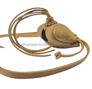 Cagoule de fauconnerie arabe prête à expédier Burqa en cuir de haute qualité avec design qatari traditionnel pour faucons - Product Image 1