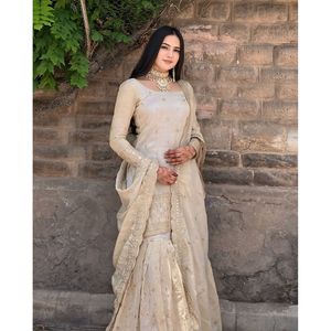 Conjunto de Traje de Fiesta Beige para Mujer, Diseño NF, Estilo Elegante, Top Sharara y Dupatta para Ocasiones Especiales - Product Image 2