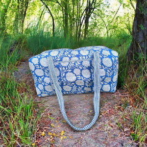 กระเป๋าเดินทางสุดสัปดาห์ ทำมือจากผ้าฝ้ายเย็บลายควิลท์ กระเป๋าสะพายทรงดัฟเฟิลสำหรับผู้หญิง น้ำหนักเบา เป็นมิตรกับสิ่งแวดล้อม ทนทาน จุของได้เยอะ - Product Image 2