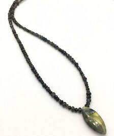 Collar de turmalina natural con colgante de labradorita para la elaboración de joyería fina. - Product Image 3