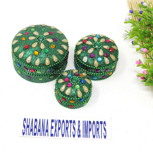 Caja Decorativa de Joyería con Cuentas Lac y Espejo, Set de 3 Piezas, Caja de Joyería Artesanal para Boda, Hecha en India - Product Image 4