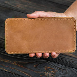 Cartera de cuero de grano completo con almacenamiento organizado de primera calidad, cremallera segura y diseño minimalista a bajo precio. - Product Image 4