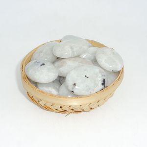 Pierre de paume ovale naturelle en pierre de lune, polie, cristal de guérison pour le Reiki, la méditation et la décoration intérieure - Vente en gros du Rajasthan - Product Image 3