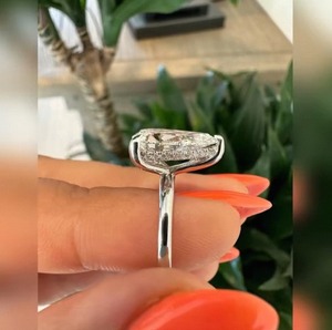 Anillo de lujo con diamante de corte pera cultivado en laboratorio en plata de ley 925 para mujer, perfecto para regalo de compromiso, boda y aniversario. - Product Image 4