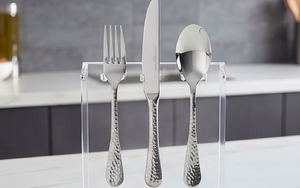 Ensemble de couverts en acier inoxydable satiné texturé martelé, finition mate, idéal pour les réunions de famille, les fêtes et les événements - Product Image 4