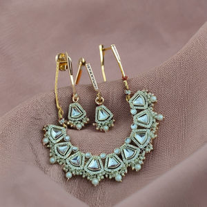 Ensemble collier ras-de-cou et boucles d'oreilles en perles Kundan de haute qualité - Finition premium - Product Image 3