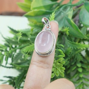 Pendentif unisexe minimaliste ovale en argent sterling 925 pur, fait main, avec pierre précieuse en quartz rose, serti dans un cadre, plaqué or rose - Product Image 4