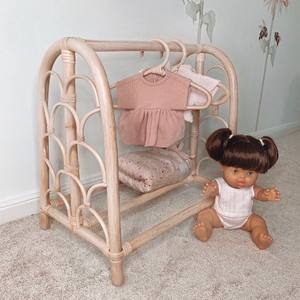 Accesorios para muñecas, soporte de exhibición de ropa de ratán tejido a mano, excelente precio, perchero para muñecas - Product Image 5