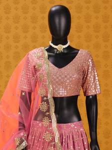 Conjunto de Lehenga en Degradado Rosa Melocotón con Blusa Bordada y Dupatta de Tela de Red para Bodas, Fiestas, Elegancia Festiva de Bollywood - Product Image 5