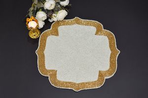 Set de table perlé fait main, forme irrégulière, tissu glamour blanc avec bordure dorée, set de table décoratif - Product Image 6