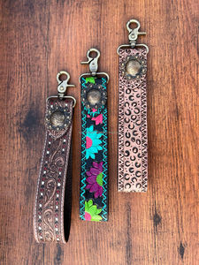 Date Western main usiné en cuir Concho Floral bracelet lanière porte-clés personnalisé en cuir de vachette clé Clip Cowgirl cadeaux - Product Image 5