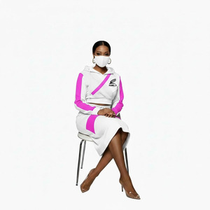 Ensemble jupe et crop top à capuche personnalisé OEM le plus vendu pour femme, avec impression de logo décontractée, idéal pour l'hiver - Product Image 2