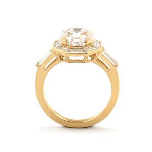 Bague de luxe en or jaune 18 carats avec diamant de laboratoire taille octogonale Ascher de 3 carats et pierres latérales baguette coniques serties clos - Product Image 6