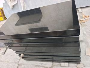 Dalles de granit noir absolu de 60 mm à 150 mm d'épaisseur pour monuments funéraires, importées de Pologne - Product Image 3