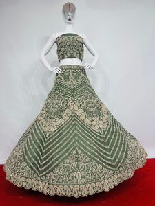 Blusa Completa con Dupatta de Piedra Jarkhan Intrincada de Roop Designers, Nuevos Diseños Exquisitos para Bodas Indias y Pakistaníes - Product Image 3