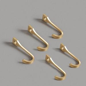 Ganchos de Latón de Lujo Personalizados con Acabado de Precisión para Muebles, Armarios, Paredes, Ropa y Aplicaciones Decorativas de Ferretería Interior - Product Image 1