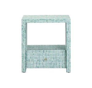 Meubles de chambre à coucher modernes et luxueux, dotés d'une coque verticale en briques vert menthe incrustées, et d'une table de chevet Capiz avec tiroir inférieur et ouvert. - Product Image 1