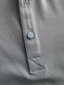 Ropa para el personal. Estas camisetas tipo polo se pueden personalizar con logotipos de la empresa y ofrecen comodidad informal. - Product Image 5