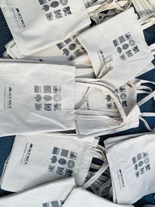 Bolsa de Lona de Diseño Único con Cierre Abierto, Asas de Cuerda de Algodón Trenzado y Ojales, Logotipo Personalizado, Ideal para Compras y Playa - Product Image 6