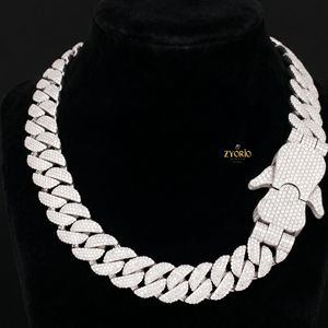สร้อยข้อมือทอง 14K แบบ Cuban Link ประดับเพชรเต็มเส้น - Product Image 1