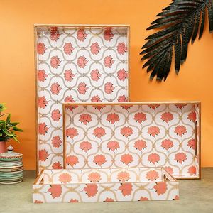 Plateau de service décoratif moderne à motif de lotus avec cadre en bois et poignée, design floral pour la salle à manger à domicile - Product Image 1