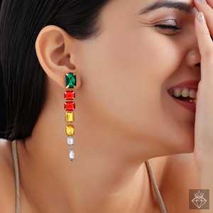 PRAO Dos pares de pendientes colgantes y aros de cristal multicolor - Product Image 5
