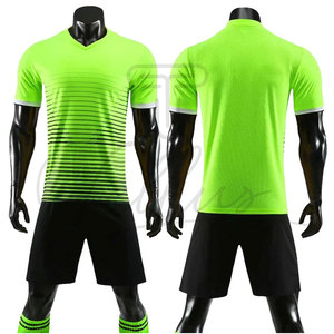 Tenue de football de haute qualité 2026 en polyester, maillot de football à col rond avec short, uniforme de football avec nom d'équipe personnalisé - Product Image 3