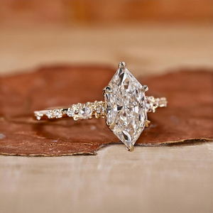 Anillo de Compromiso con Diamante Corte Marquesa, Oro Amarillo de 14K, Anillo de Novia con Pavé para Mujer, Joyería de Lujo - Product Image 3