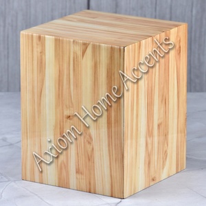 Urne funéraire en bois de style américain rustique, faite à la main, finition naturelle, design traditionnel pour commémoration d'un adulte par Axiom Home Accents - Product Image 6