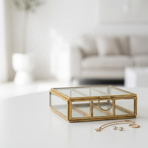 Boîte de rangement pour bijoux en verre avec cadre en laiton pour la décoration de la maison - Product Image 1