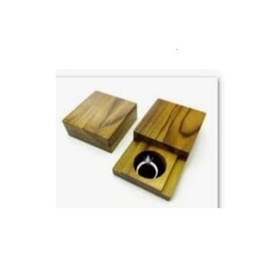 Caja de Anillos de Madera de Lujo con Tapa Magnética Deslizante, Caja de Regalo Cuadrada para Joyería, Estuche de Presentación para Anillos de Compromiso y Boda - Product Image 1