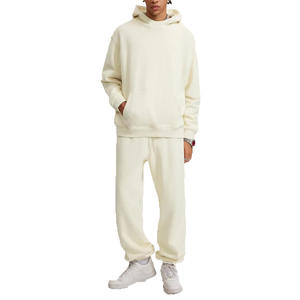 Survêtement minimaliste surdimensionné à coupe évasée, avec une coupe ample moderne, un design sans coutures et une détail évasé discret pour un look élégant. - Product Image 1