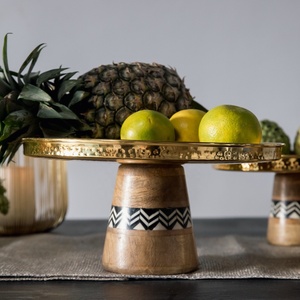 Soporte de Lujo para Tartas de Latón y Madera – Base Redonda Hecha a Mano para Exhibición de Postres, Pasteles y Productos de Panadería - Product Image 2