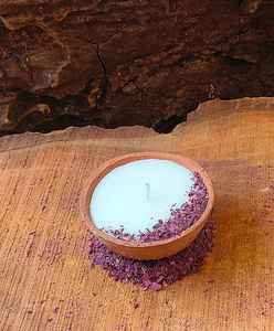 Vela Artesanal en Recipiente de Arcilla con Cera de Soya y Pétalos de Rosa Secos, Aroma de Aromaterapia, Decoración Navideña, Precio al por Mayor - Product Image 4