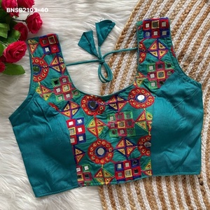 Colección de blusas sin mangas de algodón mágico con bordados multihilo y espejo para festivales. Proveedor y exportador mundial. - Product Image 1