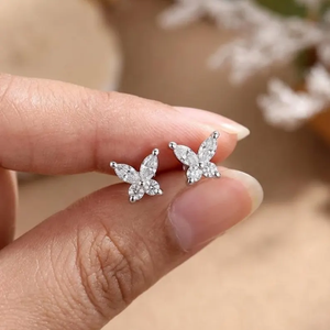 Boucles d'oreilles clous papillon en diamant de laboratoire marquise et rond, en argent sterling 925, élégantes, hypoallergéniques, pour mariage, fête et usage quotidien - Product Image 5