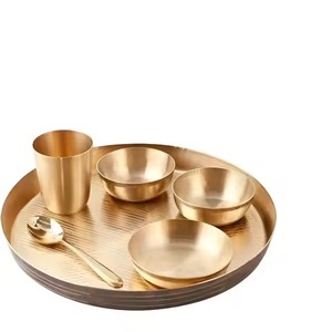 Service de table traditionnel en laiton, thali rond avec tasses, bols et cuillères, vaisselle en métal faite à la main pour un usage quotidien, durable et compatible lave-vaisselle - Product Image 3