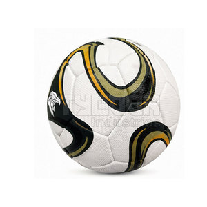 Ballon de football personnalisé avec nouveau design, sérigraphié, durable, pour entraînement en extérieur, motif blanc, noir et or - Product Image 4
