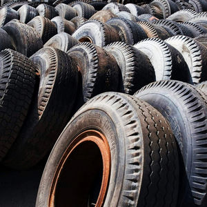 Pneus de camion d'occasion à prix d'usine / Pneus de voiture d'occasion parfaits en gros à prix compétitif, haute qualité, grade supérieur, garantie de 2 ans - Product Image 1