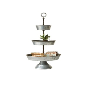Plateau de service à gâteaux en métal galvanisé à 2 niveaux style ferme, présentoir à cupcakes et desserts en fer avec poignée pour cuisine et événements - Product Image 2
