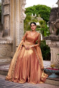 LAMOUNT Elegante Lehenga Choli Dupatta de Seda Color Durazno, Vestido de Boda Tradicional Indio para Mujer, Largo hasta el Suelo, Corte Regular, Bordado - Product Image 2