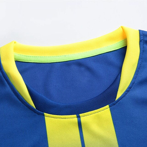 Uniforme Deportivo Personalizado de Fútbol con Espacio para el Logotipo del Patrocinador - Product Image 4