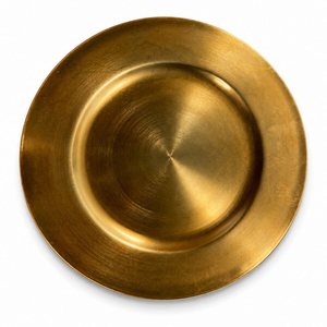 Assiette de présentation ronde en métal doré uni pour mariage, réception, banquet et décoration événementielle - Product Image 1